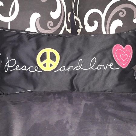 Peace & Love Zagabria Esterno foto